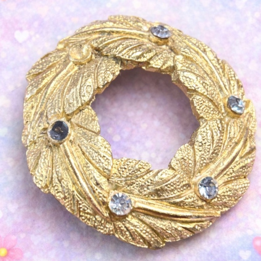 3 Vintage Gold Tone Brooch Lot Leaf,Wreath,Rhinestone Mid Century - Picture 2 of 7